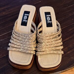 Lei Women's Beige Woven Platform Sandals